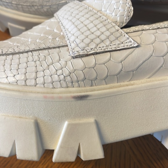 Lola Relola Chunky Lug Sole White Platform Loafers Snakeskin Women's 6.5 - Picture 10 of 10